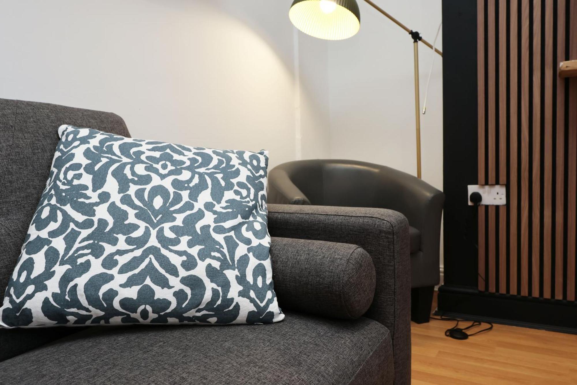 Viewing Deck, On-Street Parking, Tv In Every Room Swansea Exterior photo