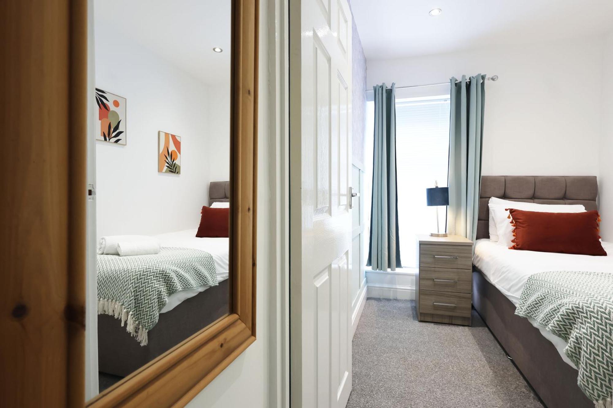Viewing Deck, On-Street Parking, Tv In Every Room Swansea Exterior photo